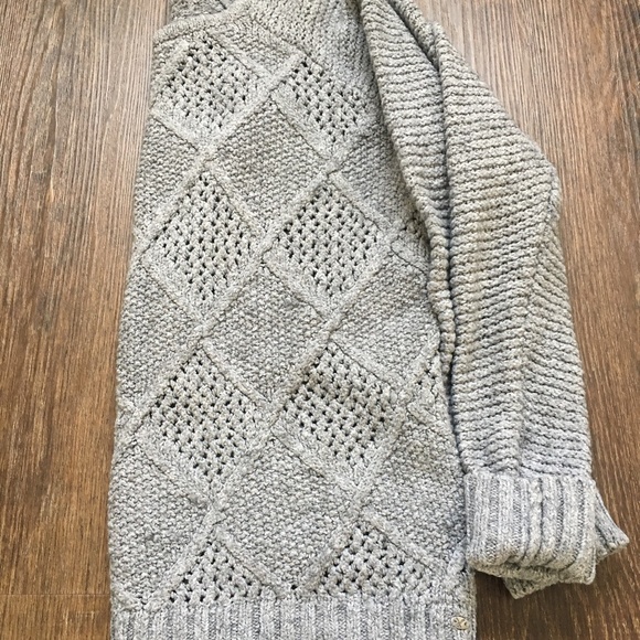 gray sweater - Picture 2 of 4